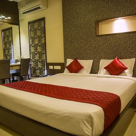 טירופור Hotel Sri Sakthi מראה חיצוני תמונה