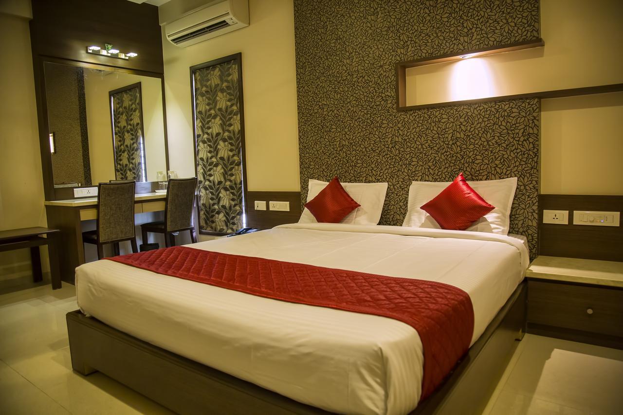 טירופור Hotel Sri Sakthi מראה חיצוני תמונה